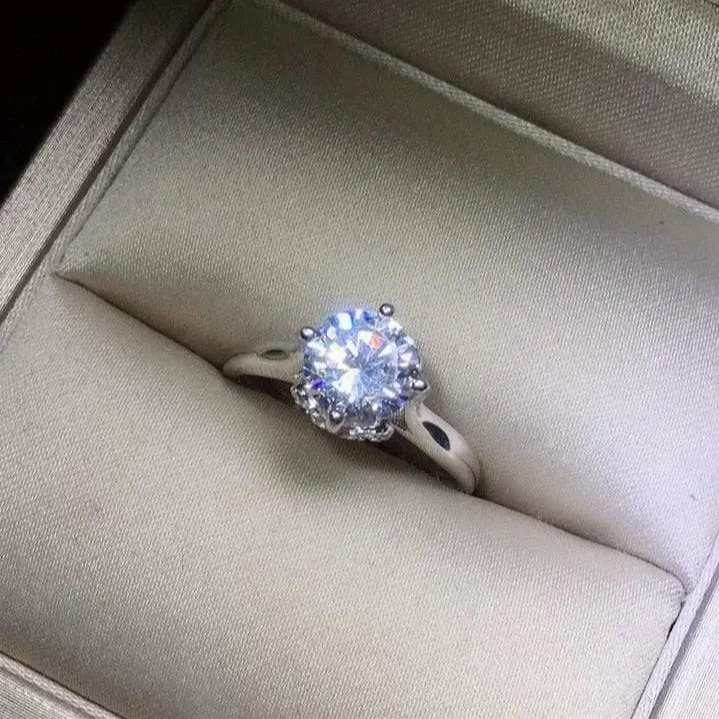 1.0 Ct Round Cut VVS1 Diamond Engagement Ring