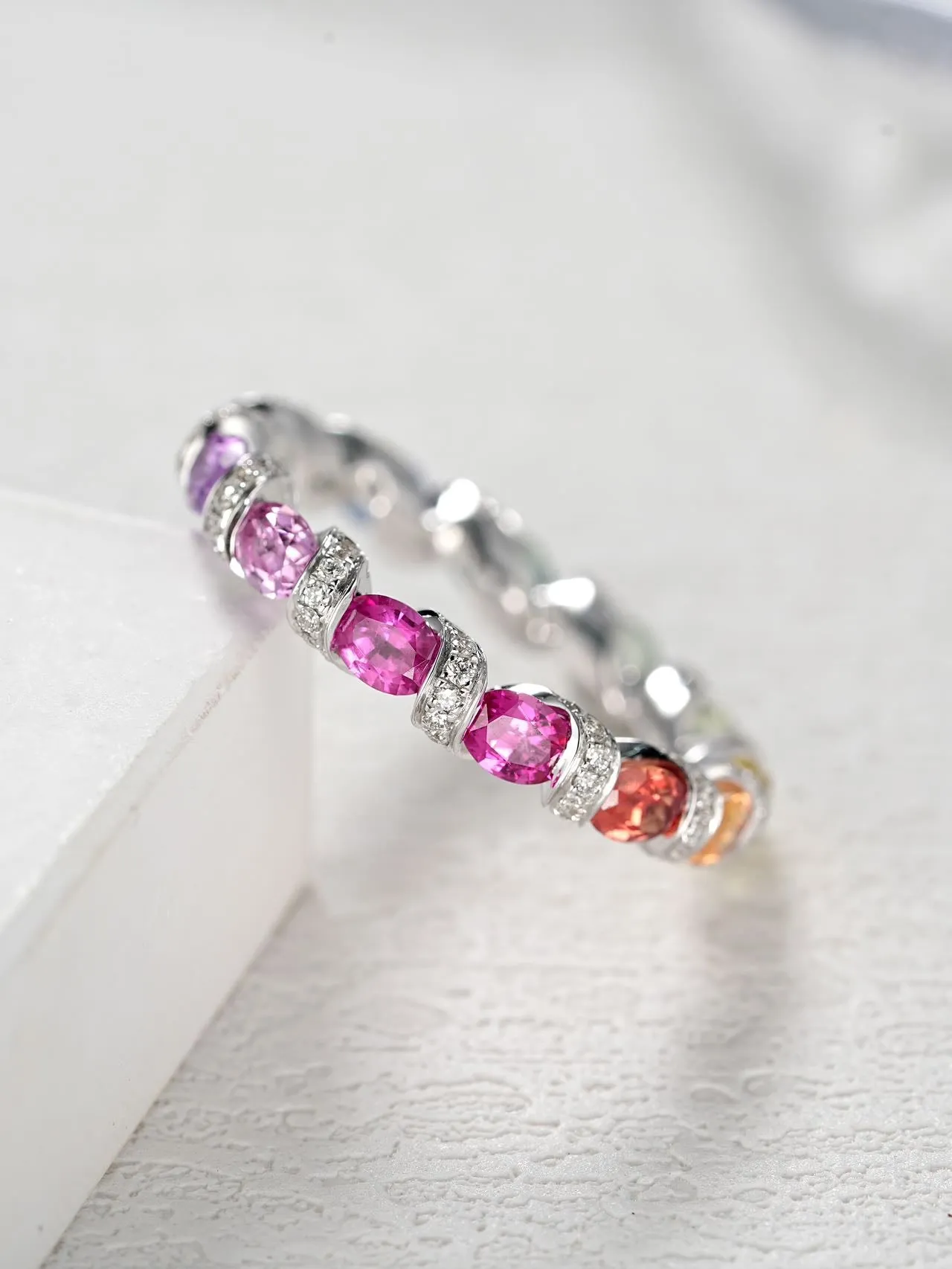 18k Gold Round Cut Rings