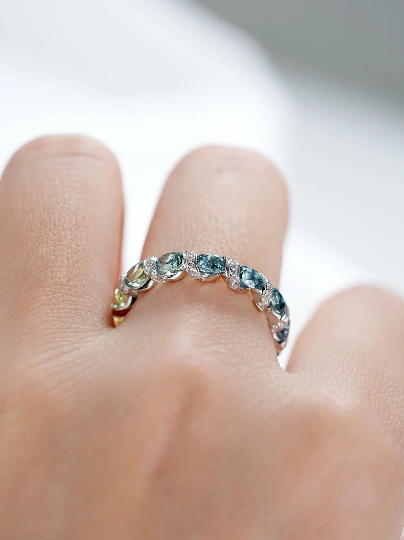 18k Gold Round Cut Rings