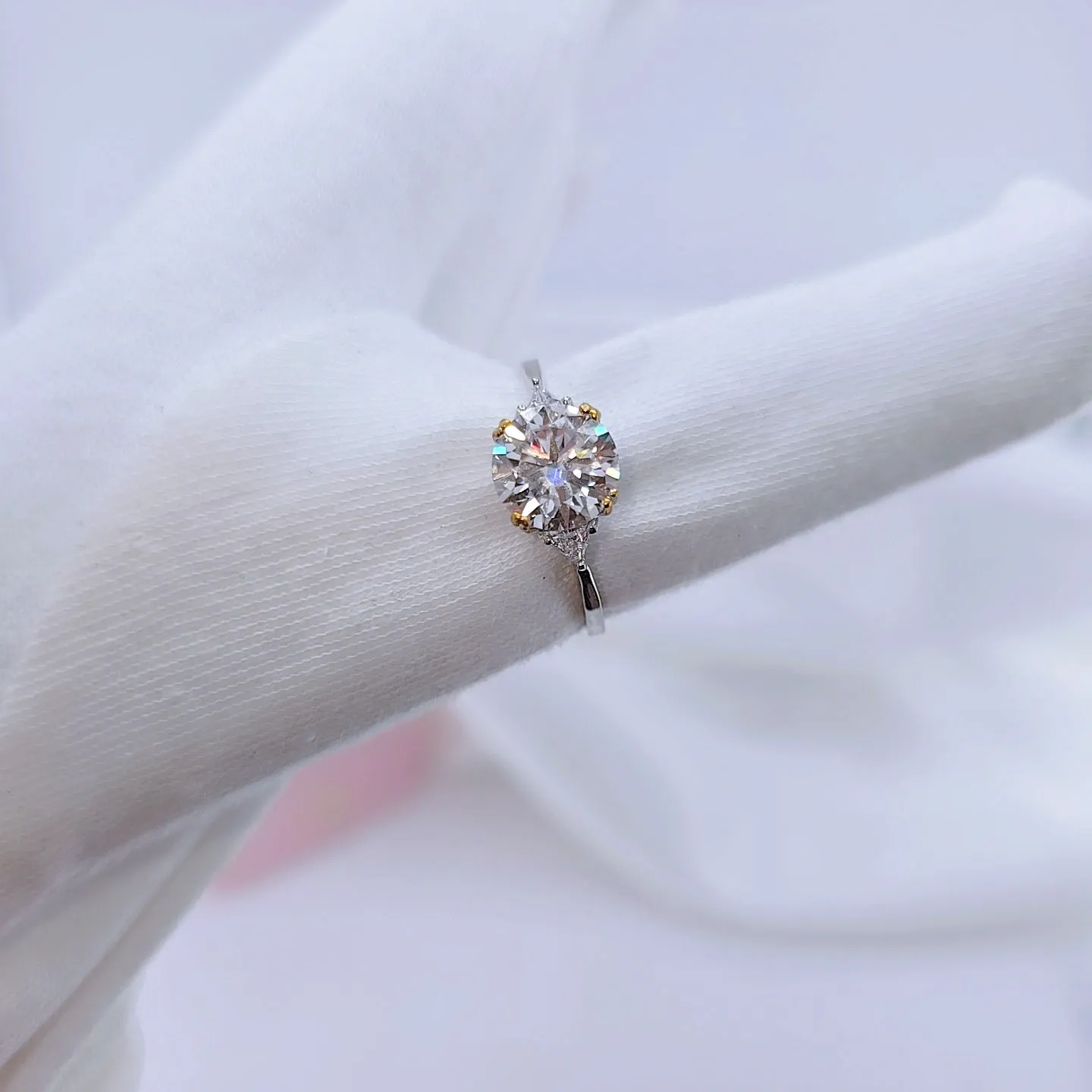 3.0 Ct Round Cut Crackling Diamond Engagement Ring
