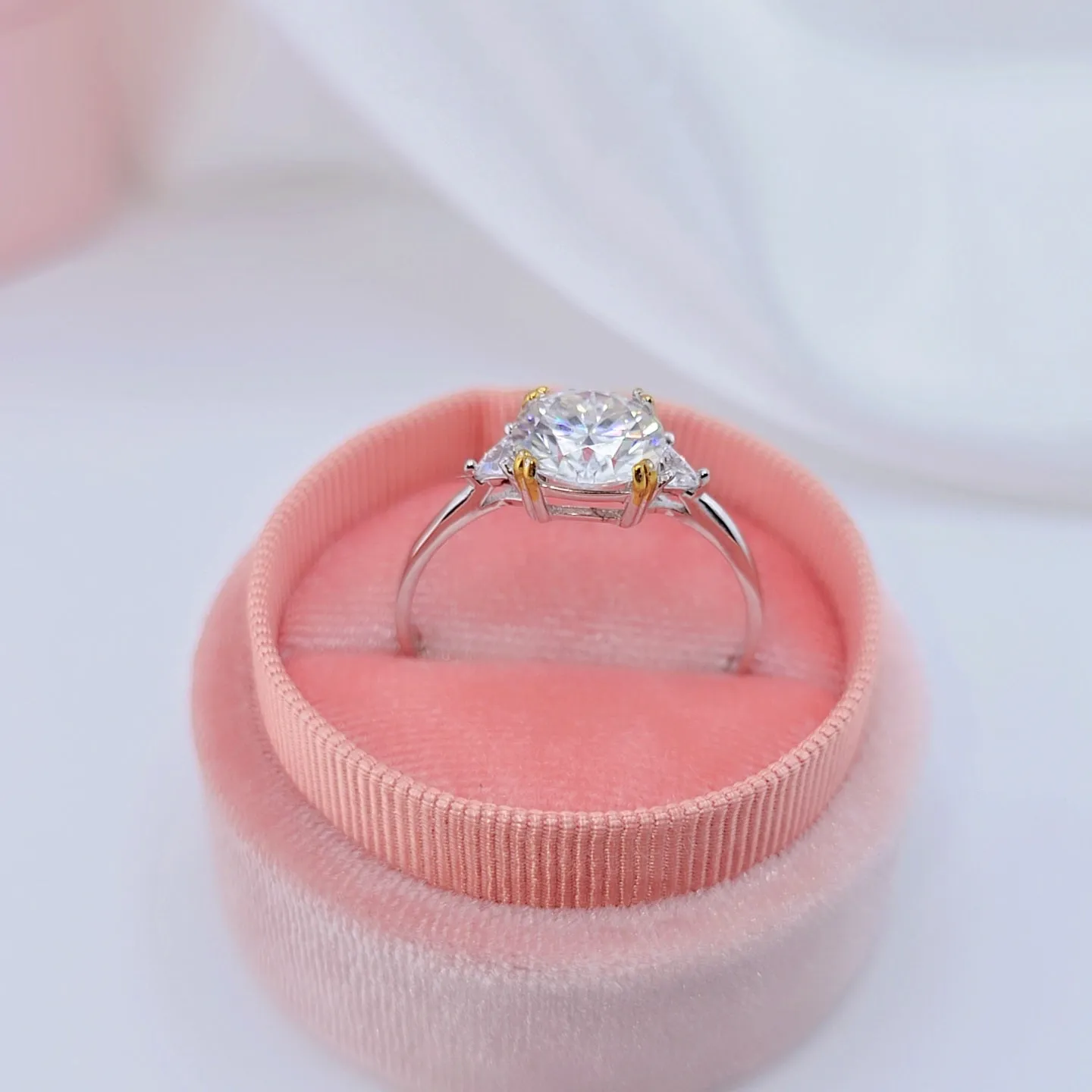 3.0 Ct Round Cut Crackling Diamond Engagement Ring