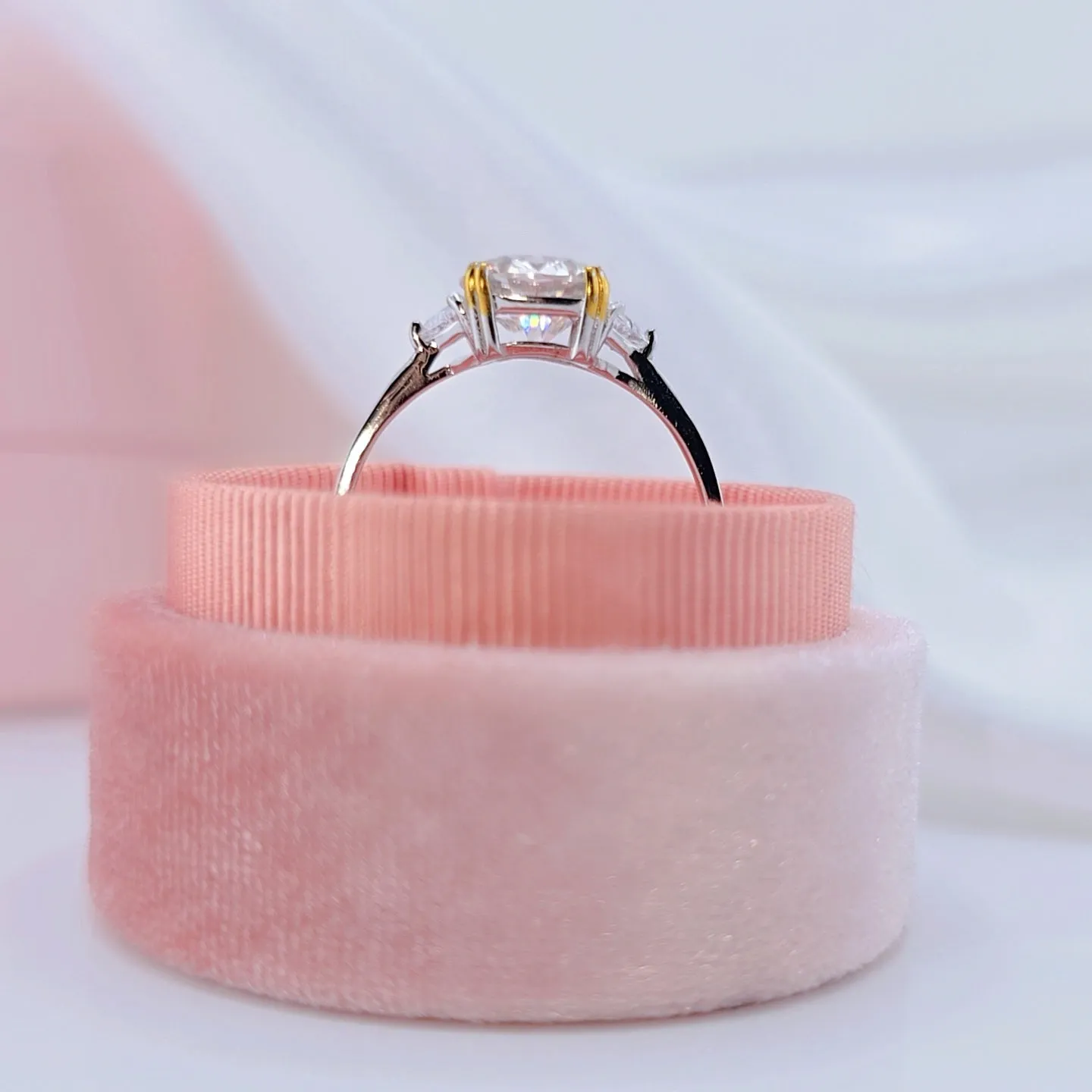 3.0 Ct Round Cut Crackling Diamond Engagement Ring