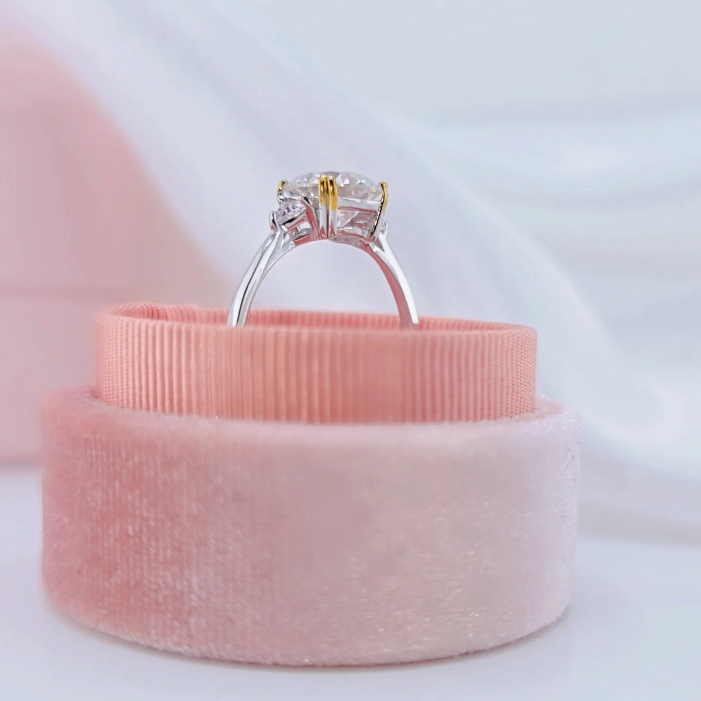 3.0 Ct Round Cut Crackling Diamond Engagement Ring