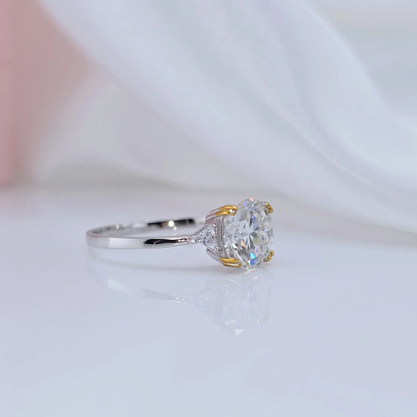 3.0 Ct Round Cut Crackling Diamond Engagement Ring