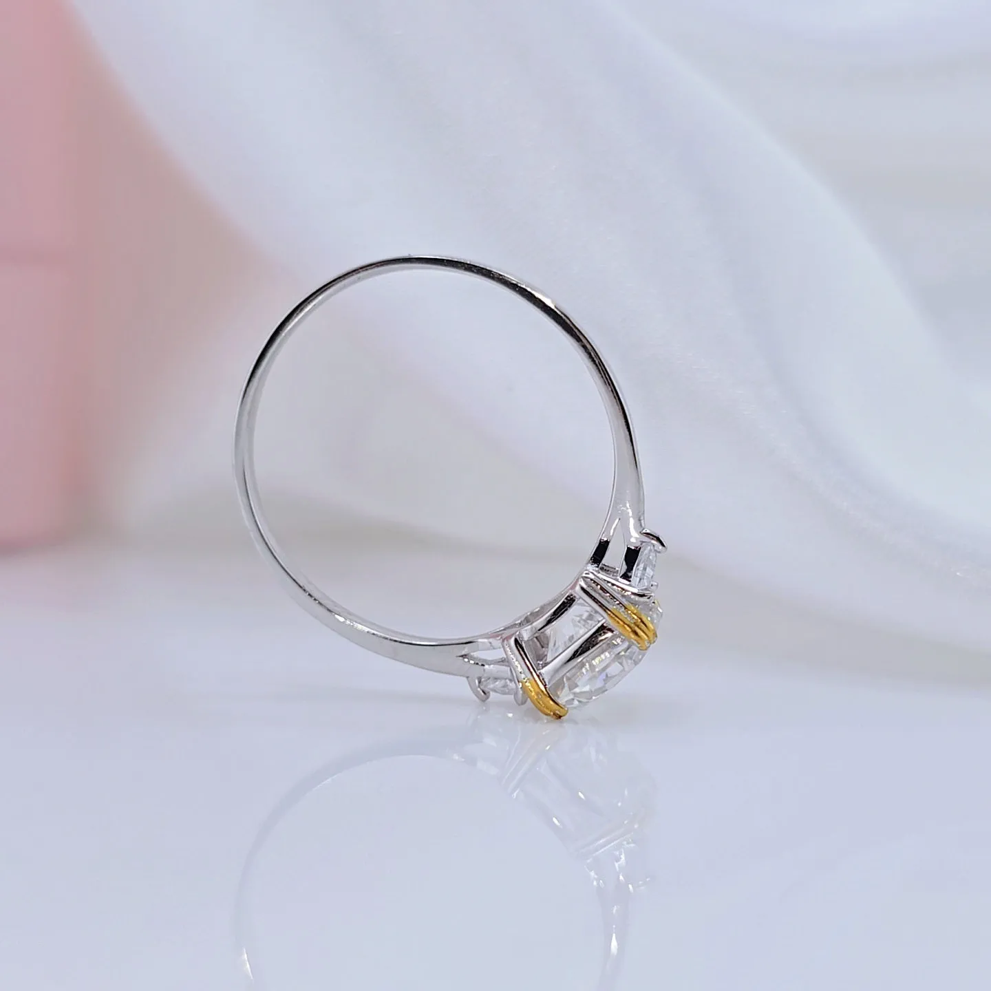 3.0 Ct Round Cut Crackling Diamond Engagement Ring