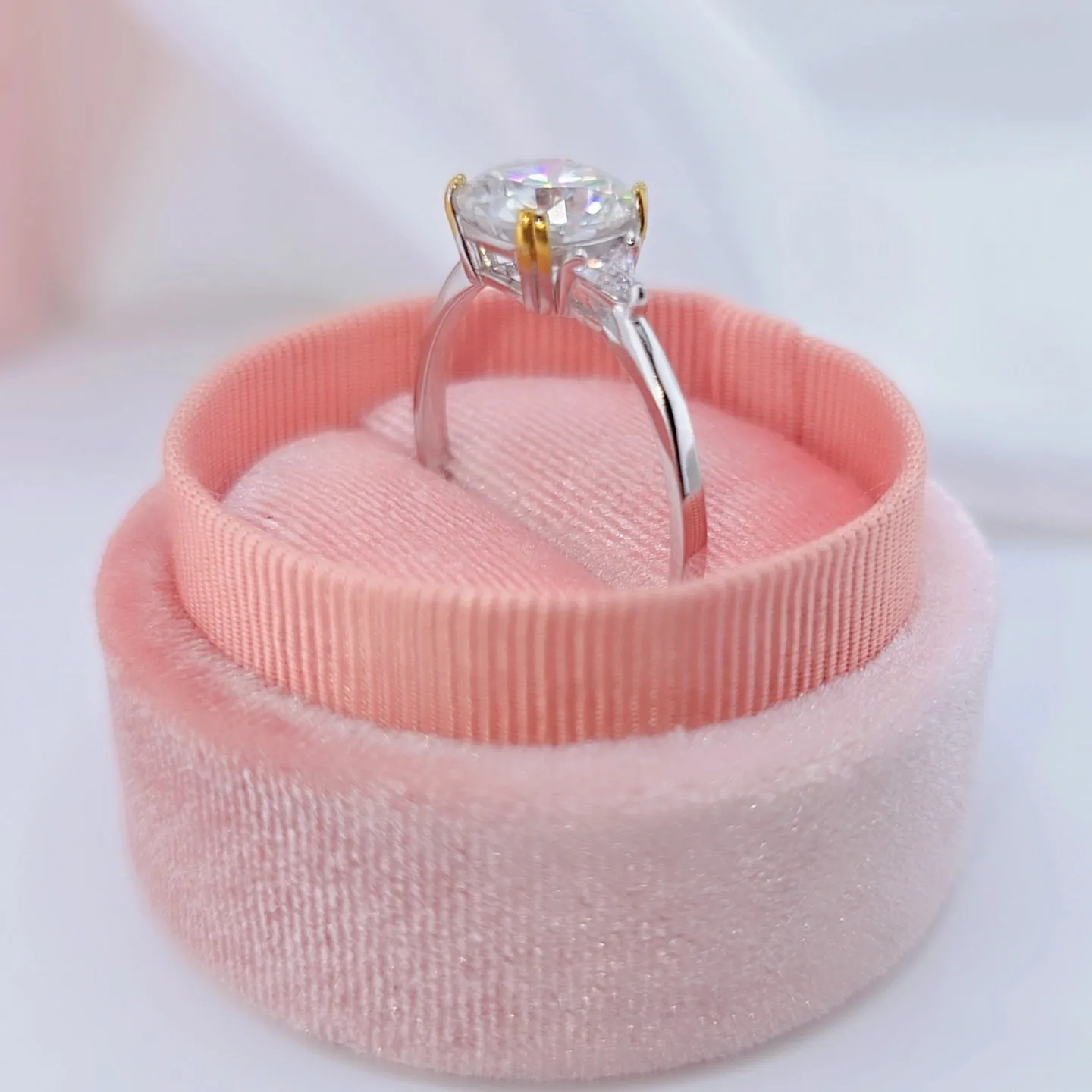 3.0 Ct Round Cut Crackling Diamond Engagement Ring