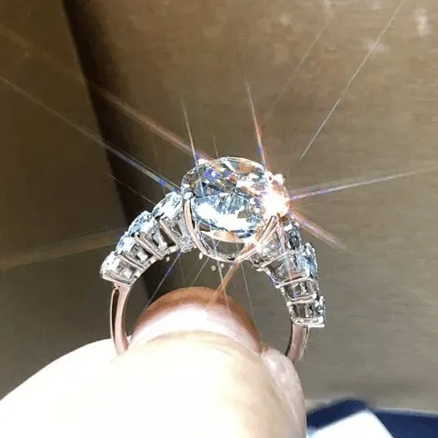 5ct Luxury Oval Cut Diamond Engagement Ring