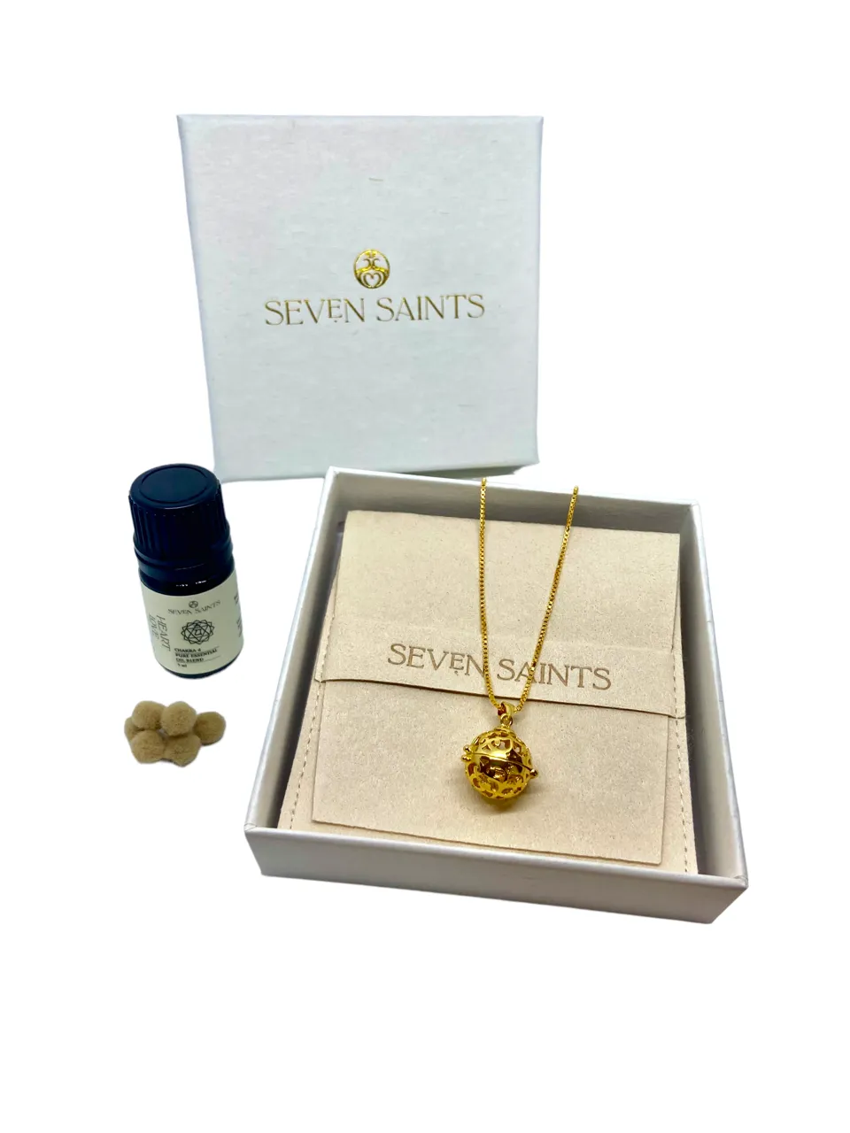 Aromatherapy Round Diffuser Locket   Aromatherapy Oil Luxury Gift Set