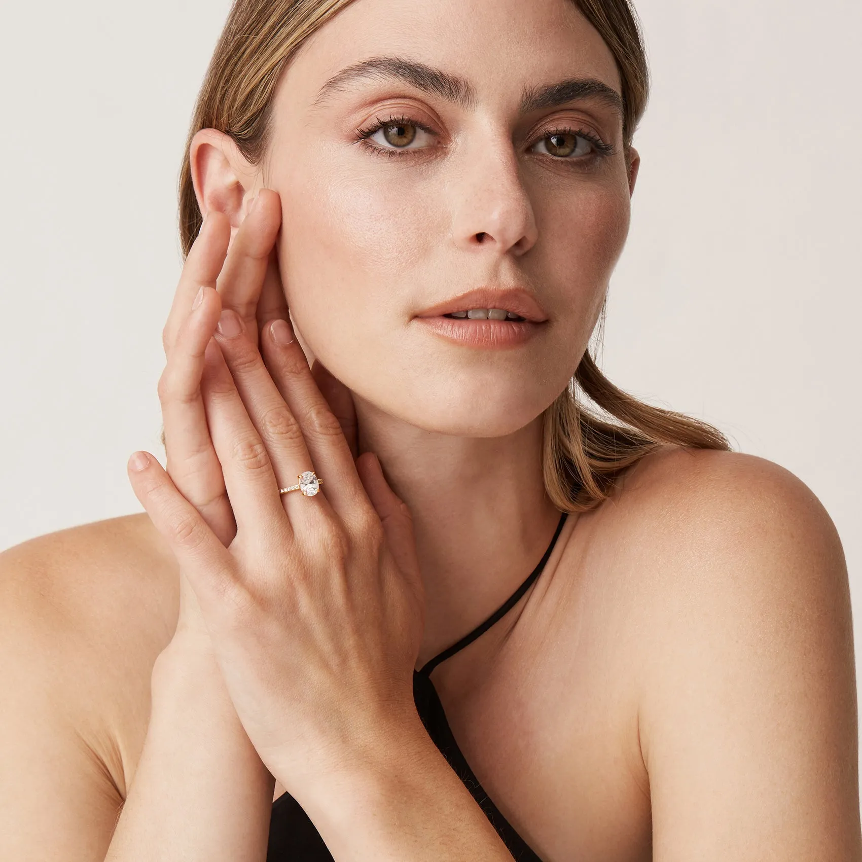 Azira Oval Ring