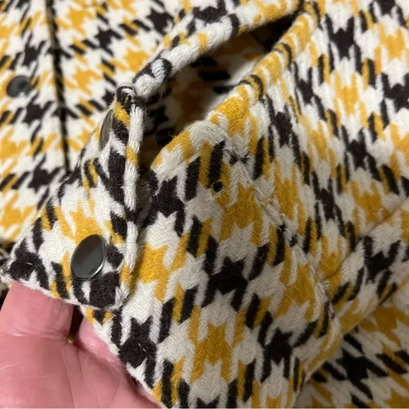BB Dakota 7 Days A Week Houndstooth Shacket Cream / Yellow / Brown size Large