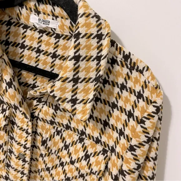 BB Dakota 7 Days A Week Houndstooth Shacket Cream / Yellow / Brown size Large