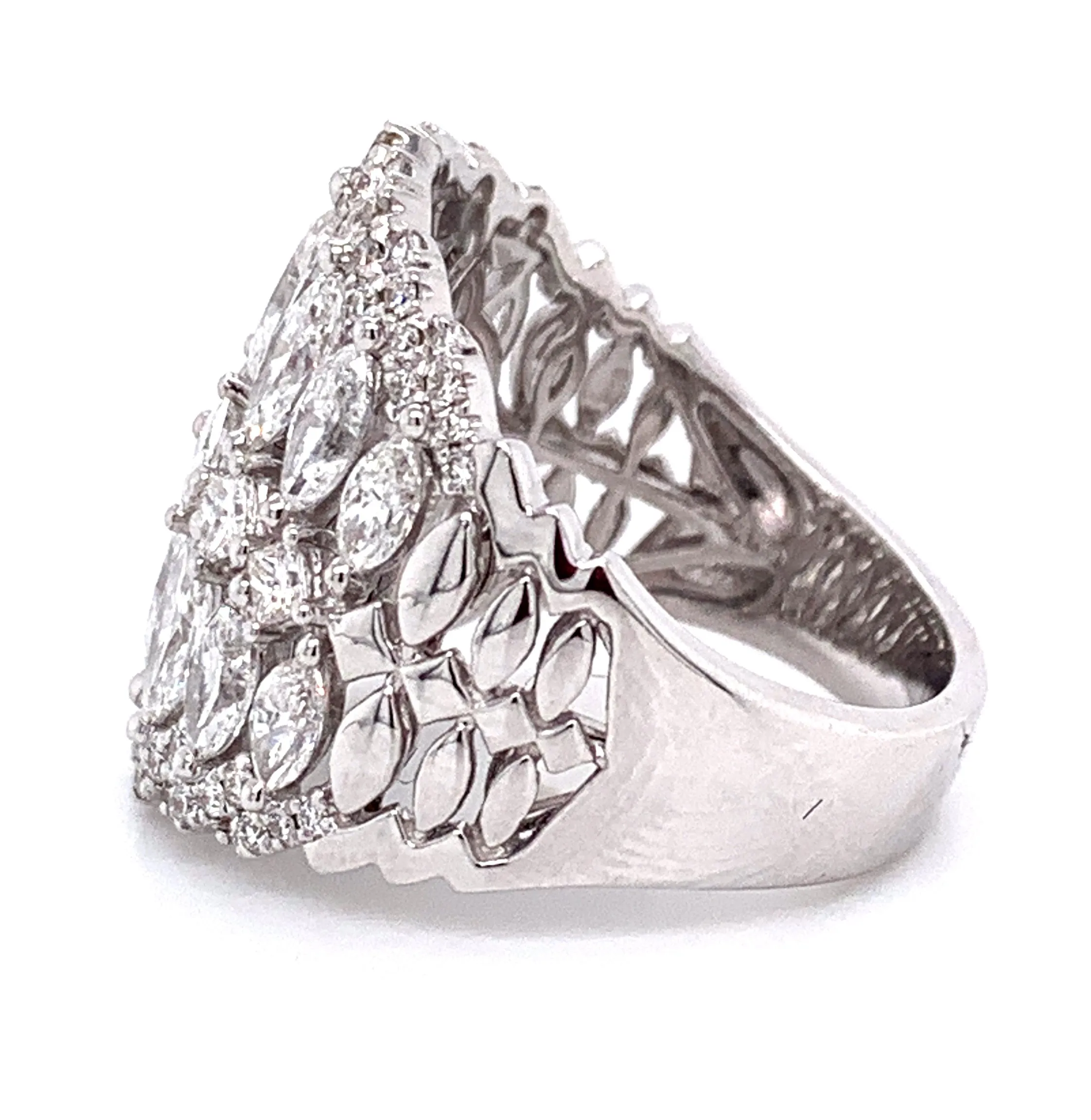 Diamond 3.02ct t.w. Right-hand Cocktail Ring