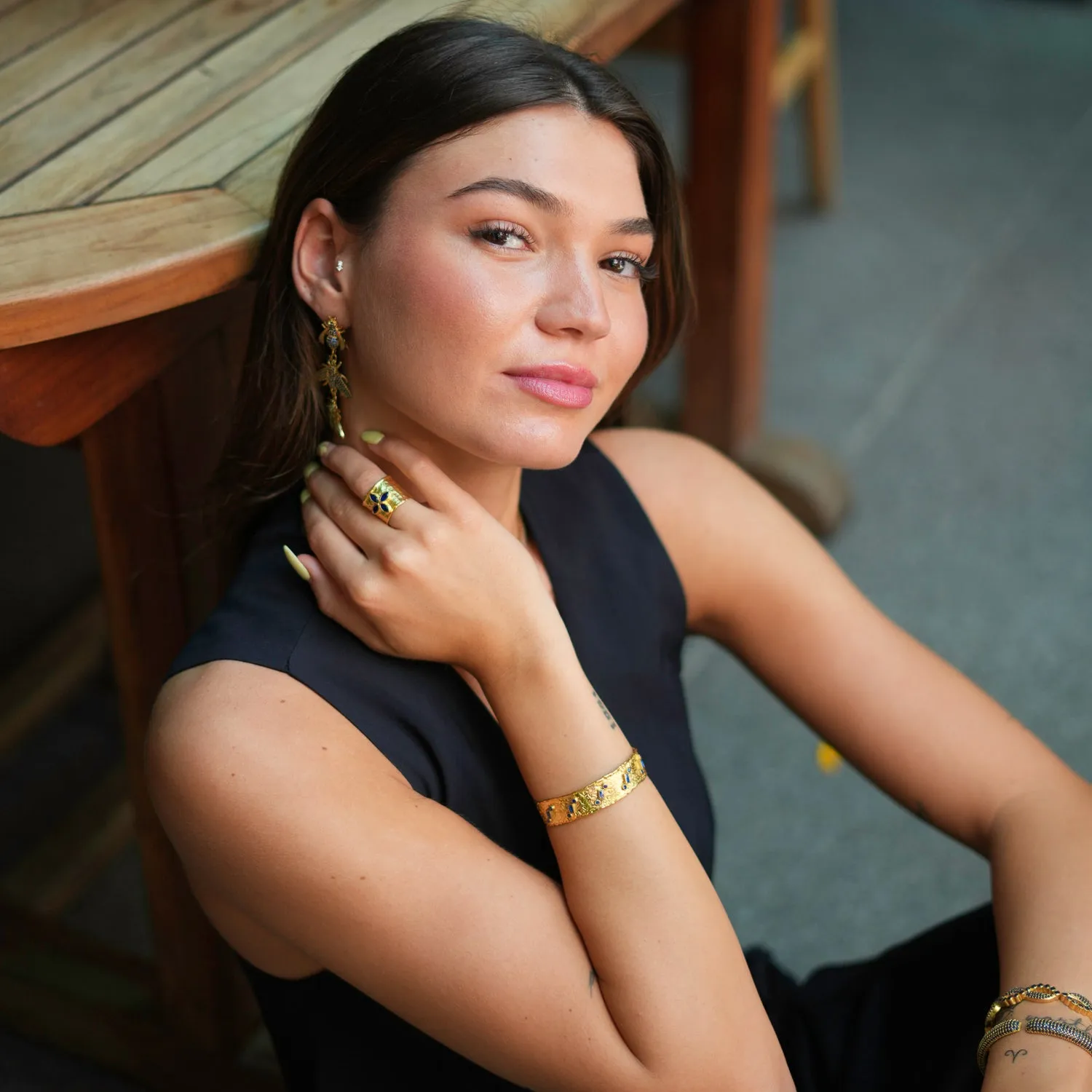 Floral Sapphire Stone Gold Band Design Statement Ring