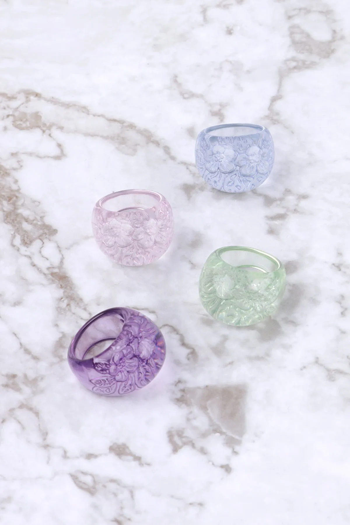 FLOWER LUCITE DOME SHAPE RESIN RING