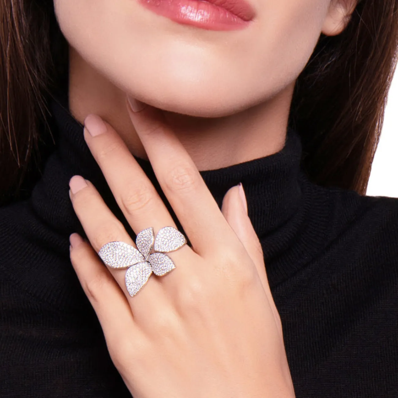Giardini Segreti 18K White Gold Five Leaves Pavè Diamond Ring