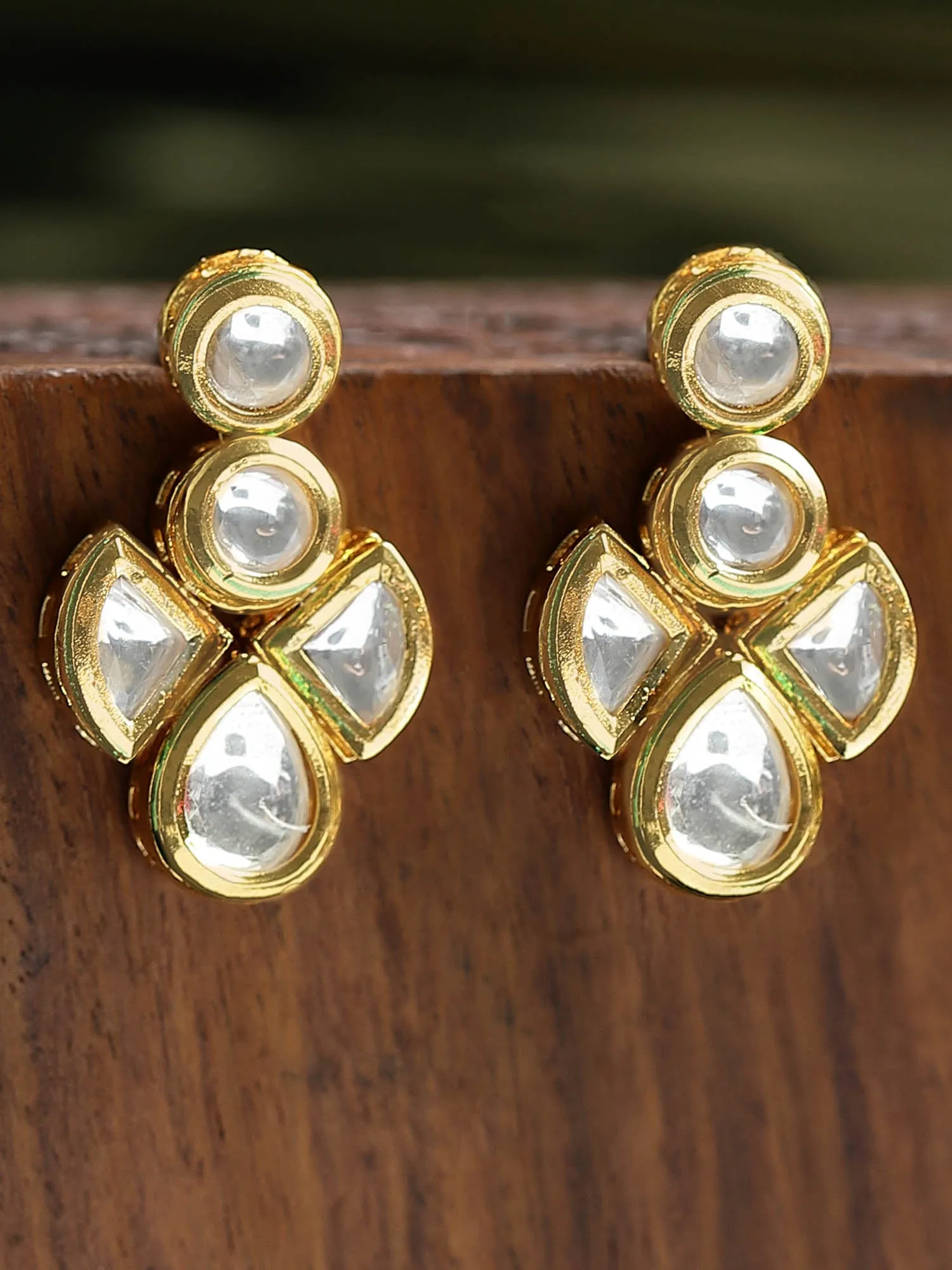 Karatcart Polki Kundan Gold-Plated Stud Earrings for Women