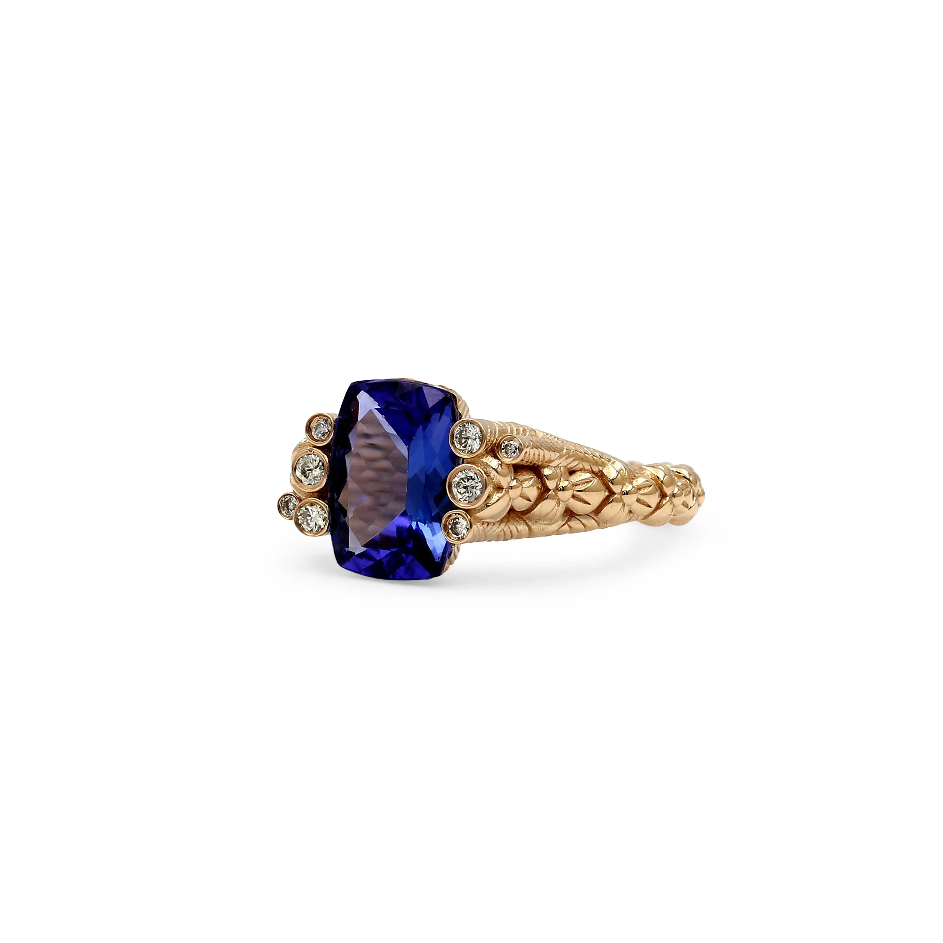 Luxury Tanzanite 3.2ct and Diamond 0.15ct Ring in 18K Gold