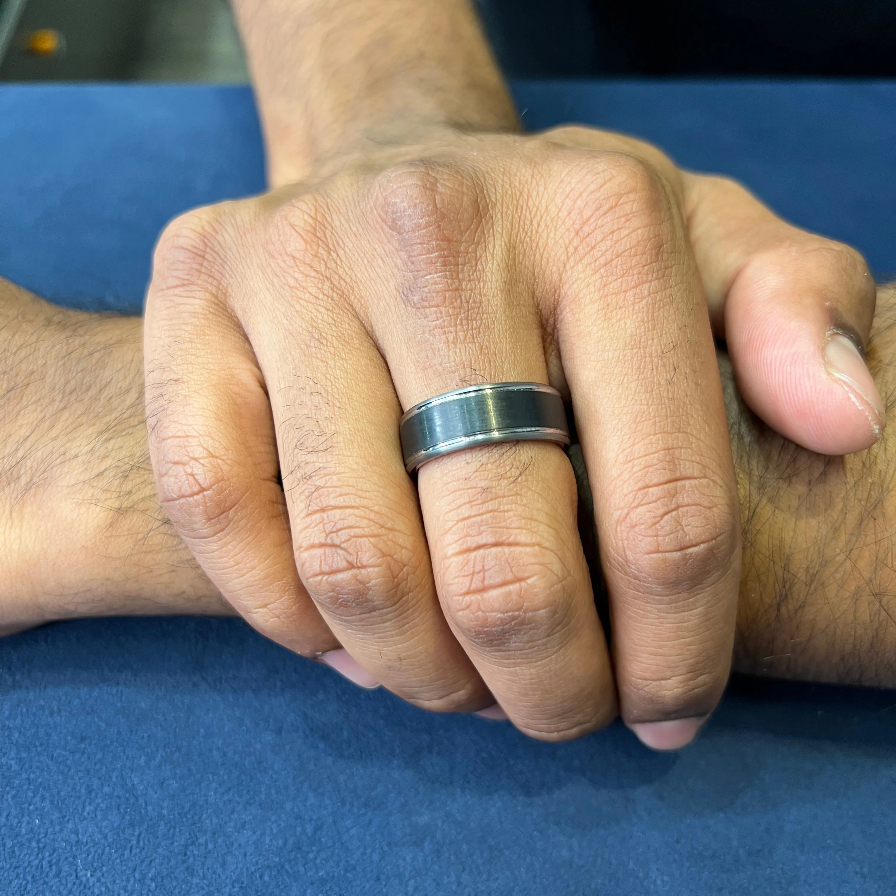 Malo (8mm) Tantalum Hammered Carbon Fiber Men's Band