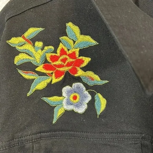 Yi Lin Embroidered Denim Jean Jacket, Size Medium wom*102